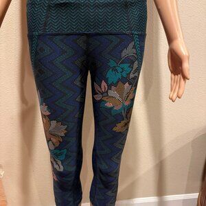 prAna Printed Capri Leggings – Blue & Green Floral Geo – Women’s S